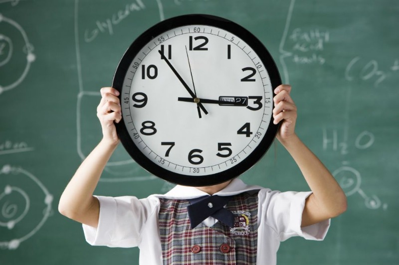 Як правильно навчити дитину розуміти час по годиннику із стрілками